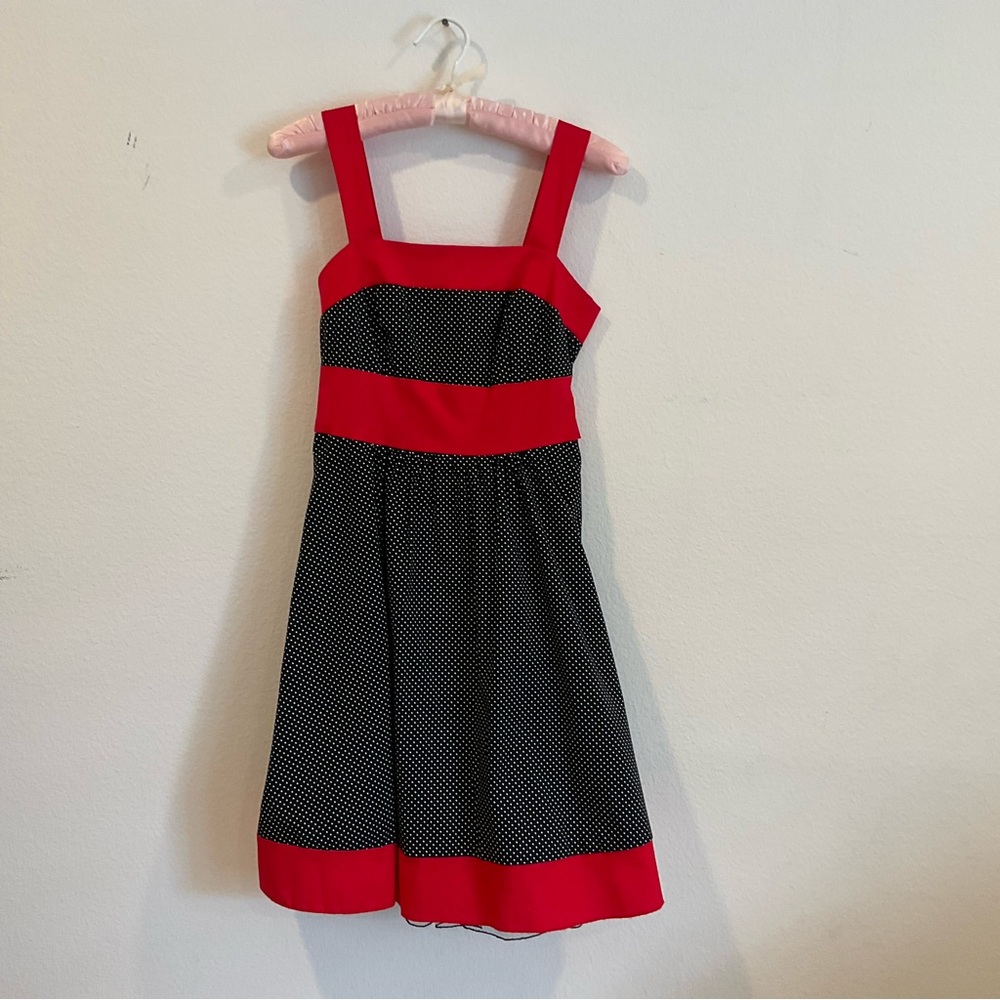 Sundress in black and red fabric